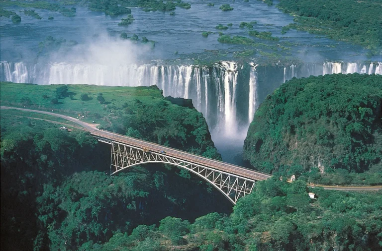 victoria-falls-bridge-zambezi-river-zimbabwe-zambia
